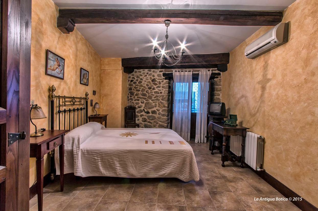 La Antigua Botica Pension Pasarón Buitenkant foto