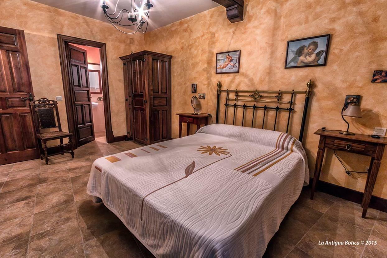 La Antigua Botica Pension Pasarón Buitenkant foto