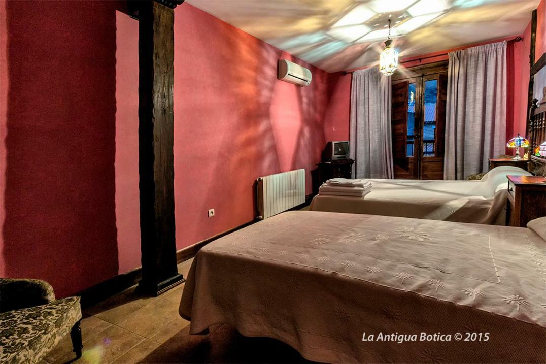 La Antigua Botica Pension Pasarón Buitenkant foto