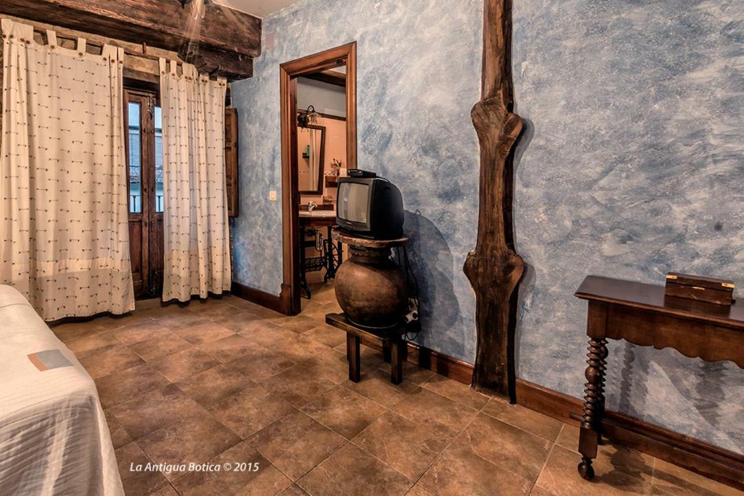 La Antigua Botica Pension Pasarón Buitenkant foto